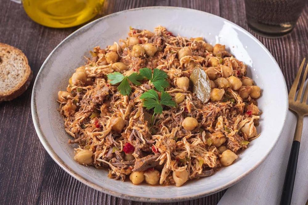 El sabor legendario de la Ropa Vieja: historia, receta y variantes