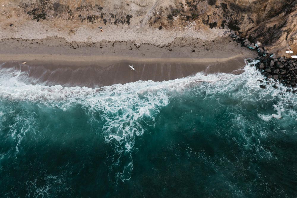 5 PLAYAS PARADISIACAS EN ESPAÑA PERFECTAS PARA HACER SURF