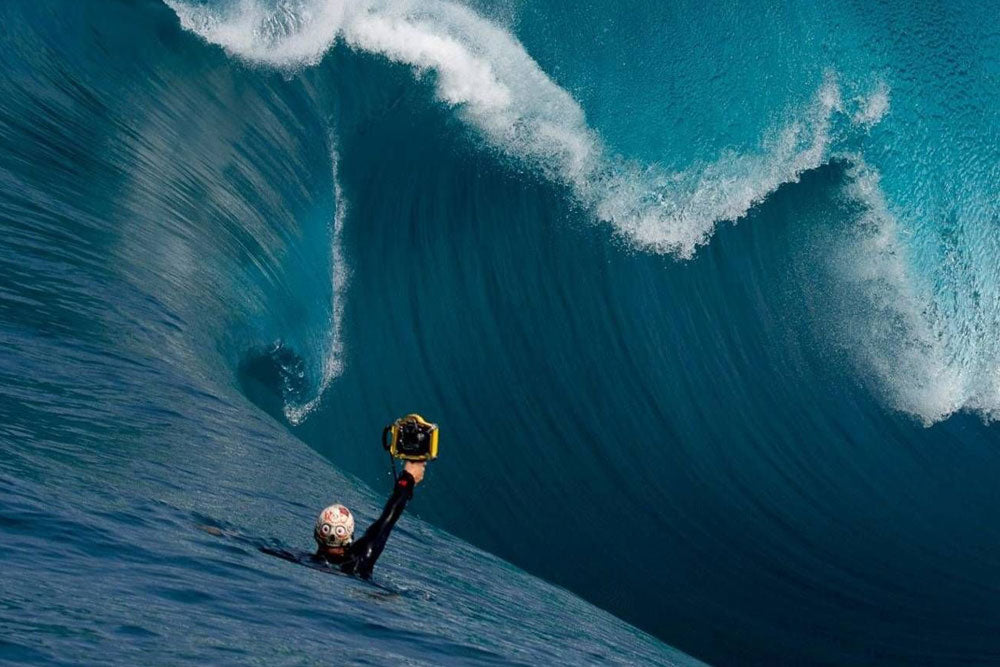 Clark Little, fotografiando olas