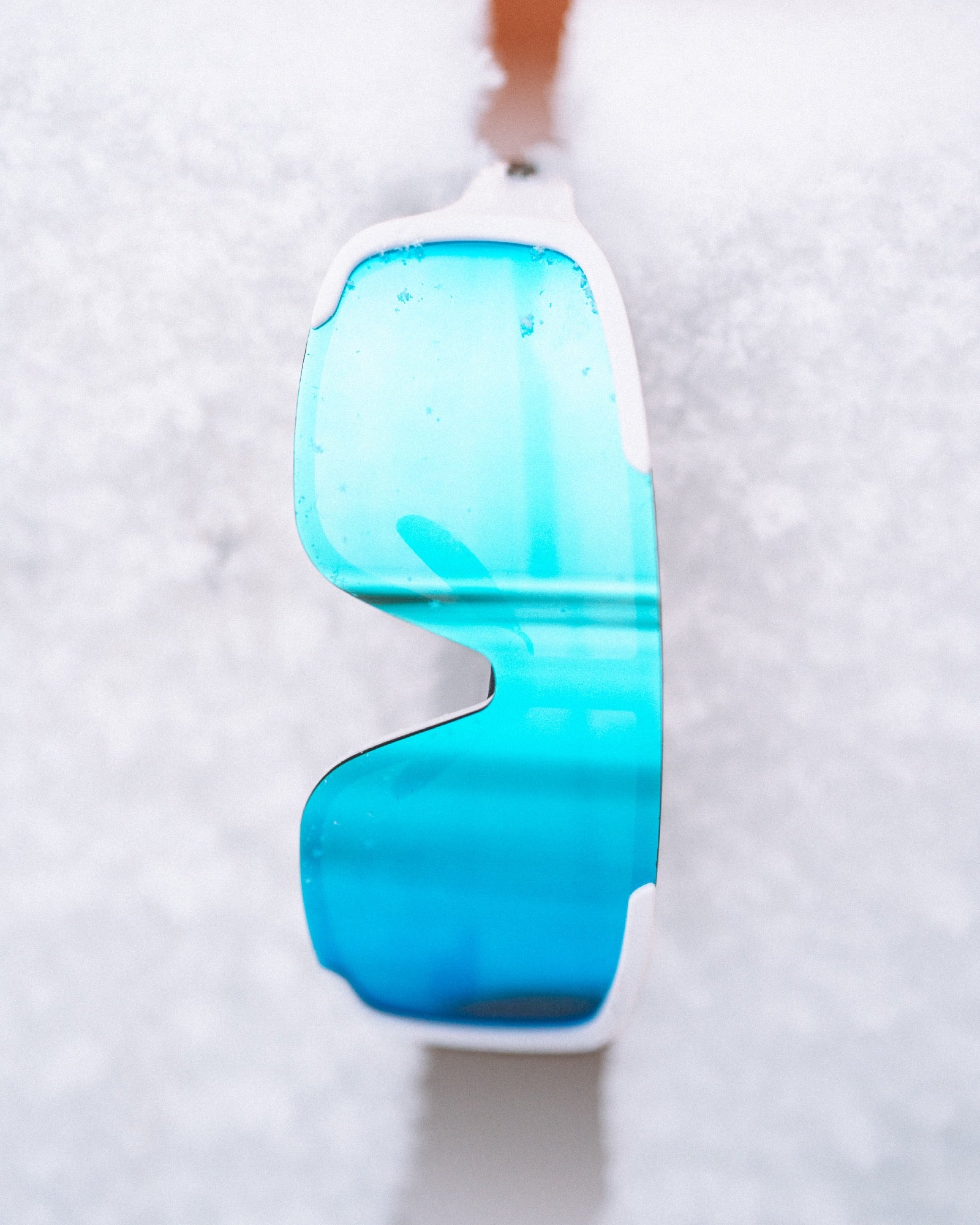 Bolt White / Blue