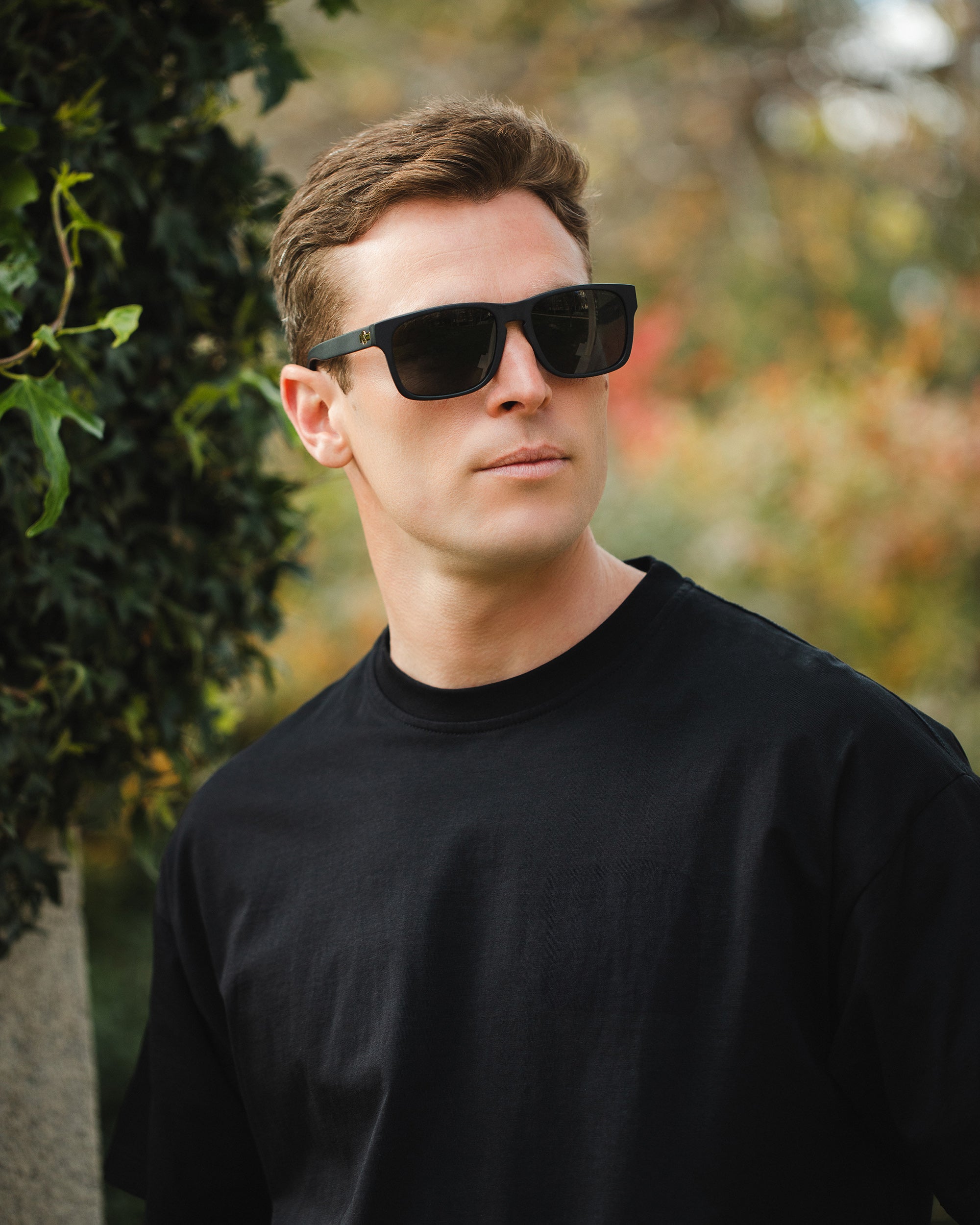 Man wearing black sunglasses, example of a balanced frame for a defined or square face